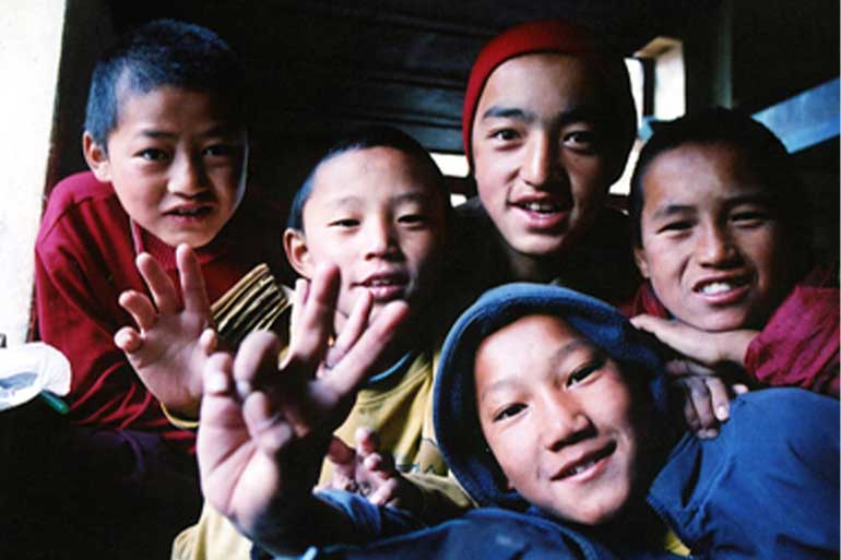ネパール｜寺院の子供たち