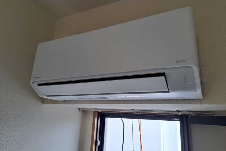 ロープアクセスでのエアコン工事（取り付け）