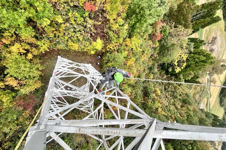 ロープアクセスによる鉄塔塗装