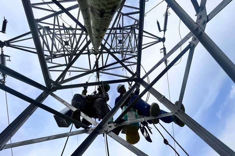 ロープアクセスによる鉄塔塗装