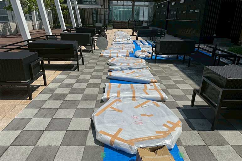 ロープアクセスによる看板工事