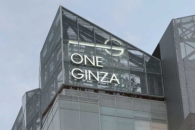 ロープアクセスによる看板工事