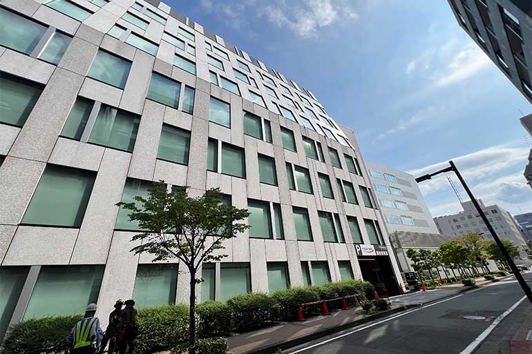 ロープアクセスによる外壁洗浄